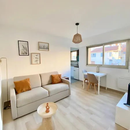 Excellent Emplacement: Plein Coeur De Ville, Croisette Et Rue D'antibes