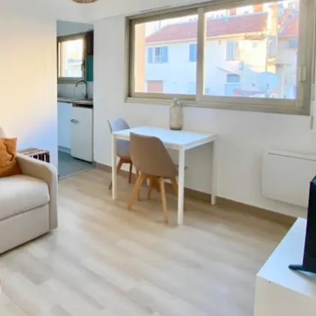 Excellent Emplacement: Plein Coeur De Ville, Croisette Et Rue D'antibes